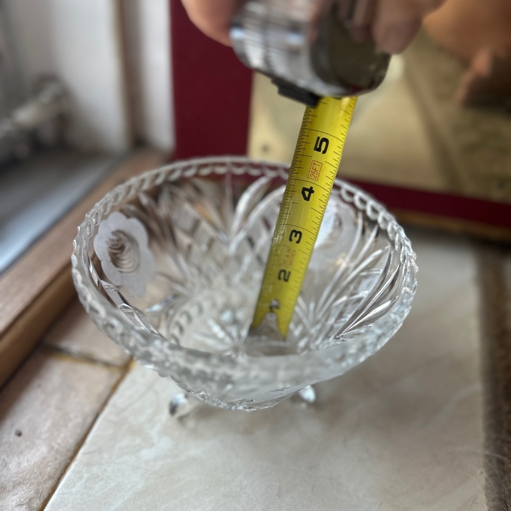 Lead Crystal - vintage - Covered Candy Dish w/Floral Design - Heavy - Picture 5 of 6